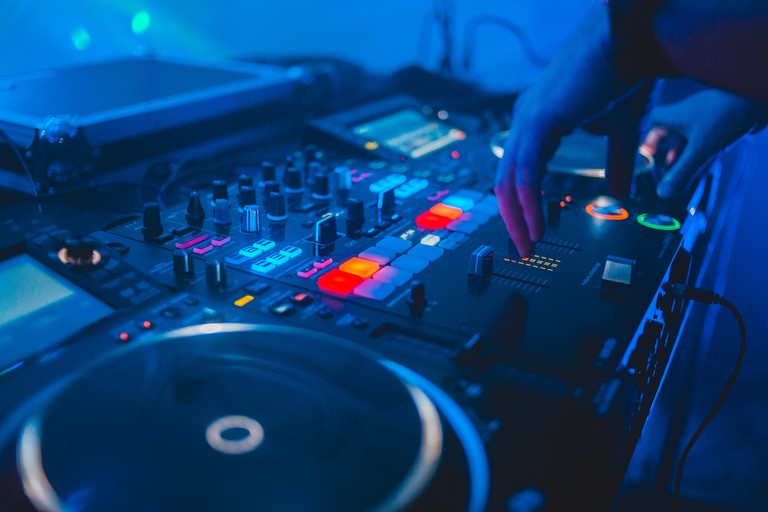 dj-professionnel-mariage-luxe-lyon dj-professionnel-mariage-luxe-lyon